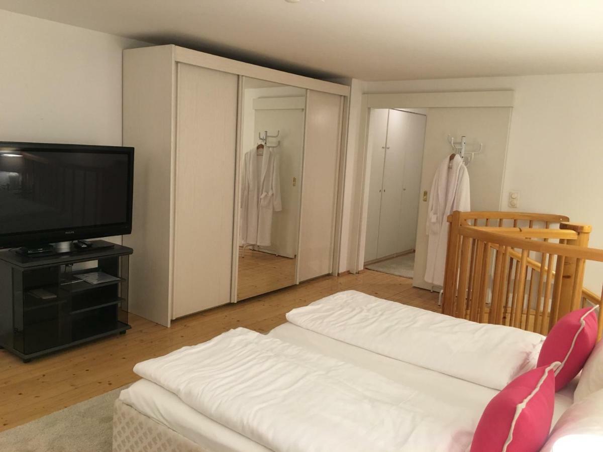 Wohnung Schloss Мондзее Екстериор снимка
